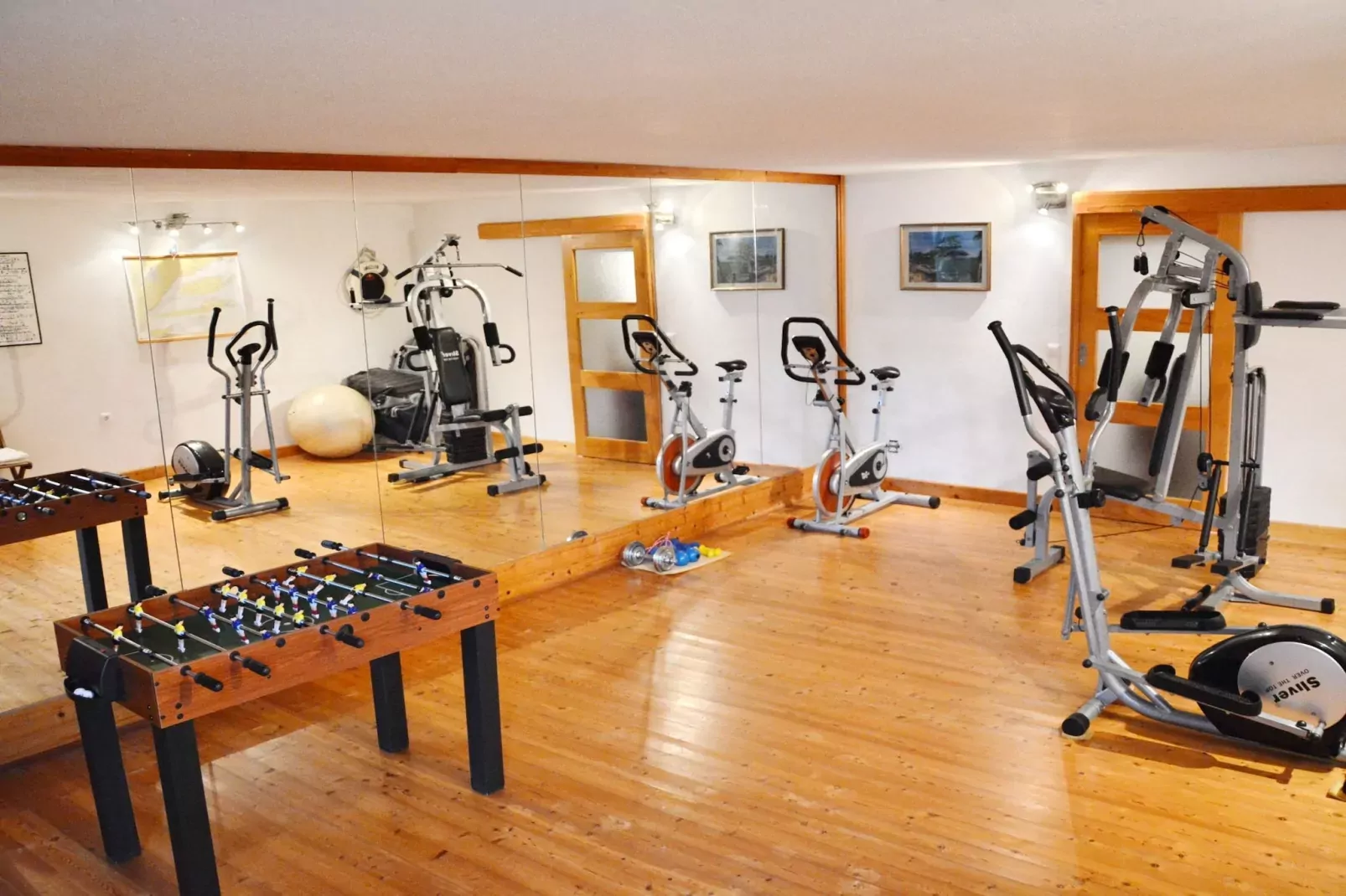 Blissful Bay Apartments Vrboska - One Bedroom Apartment with Balcony (owner Smokva)-Fitnessraum