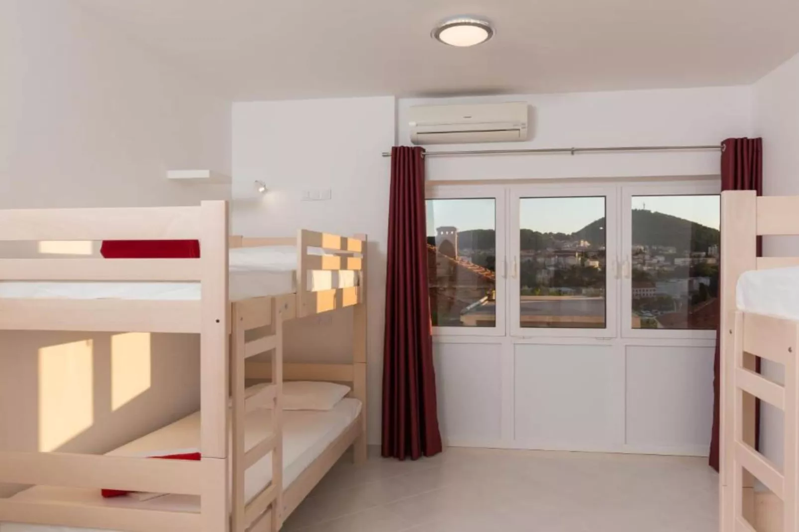 Hostel Free Bird - Bed in Five Bed Mixed Dormitory Room 4  (F)-Schlafzimmer