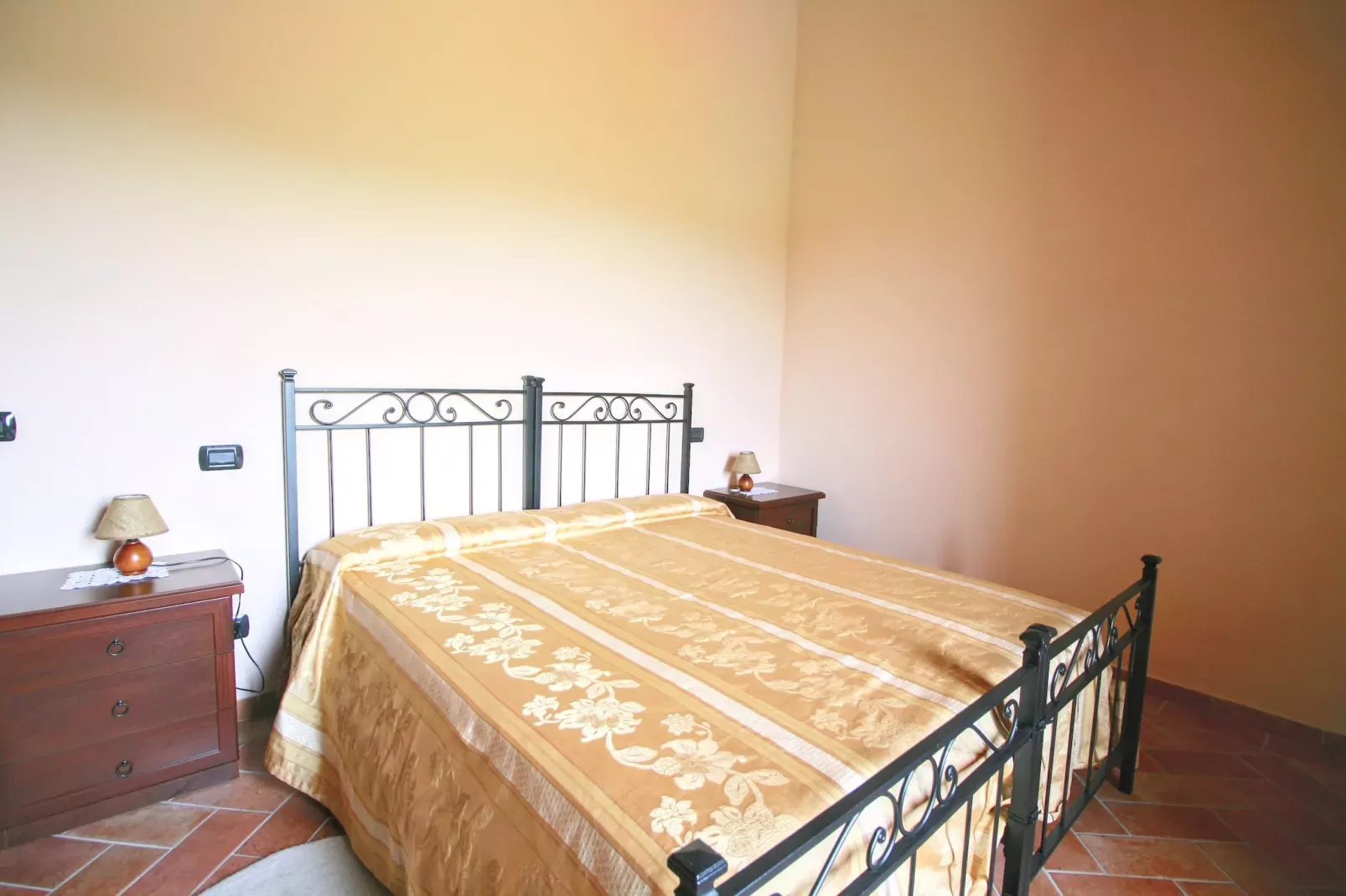 Fuoco-Bedroom