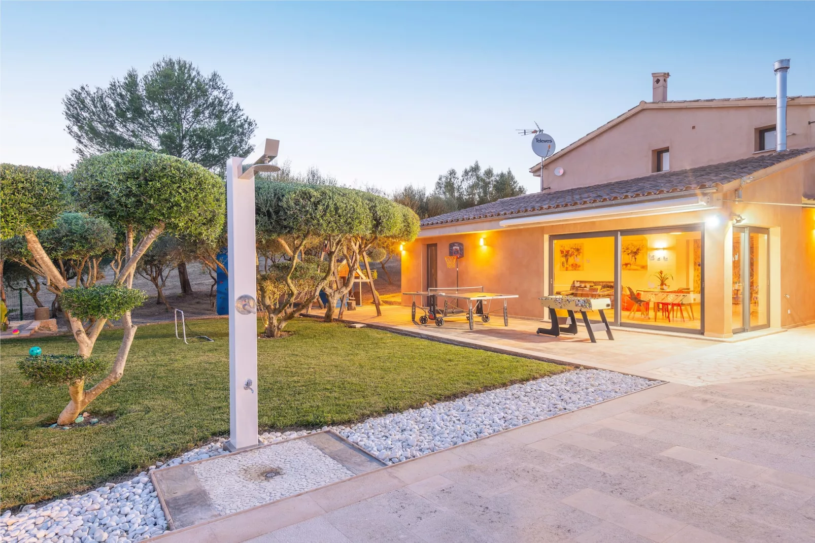 Son Vador-Exterior summer