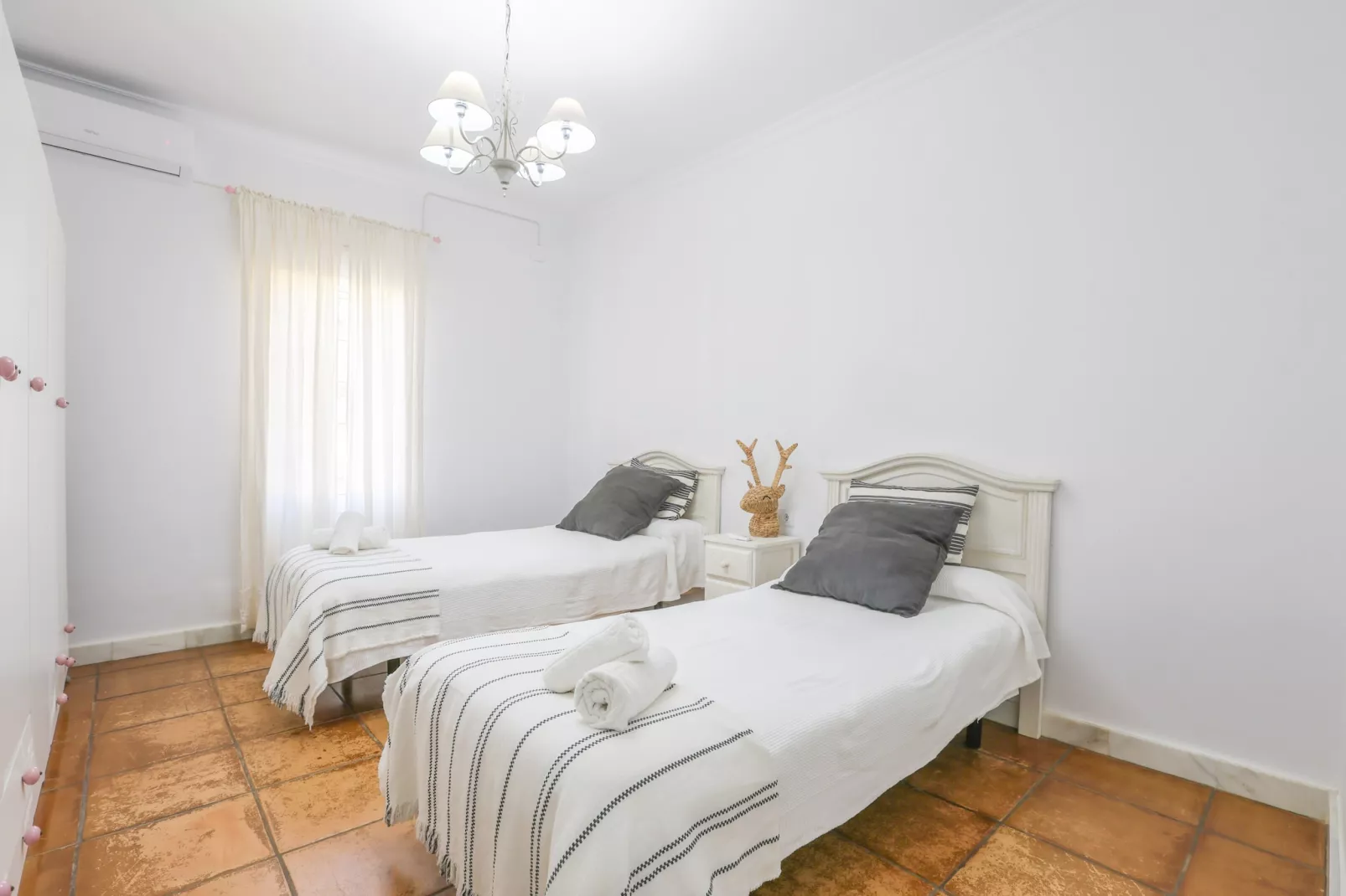 Casa Rural Los Menestrales-Bedroom
