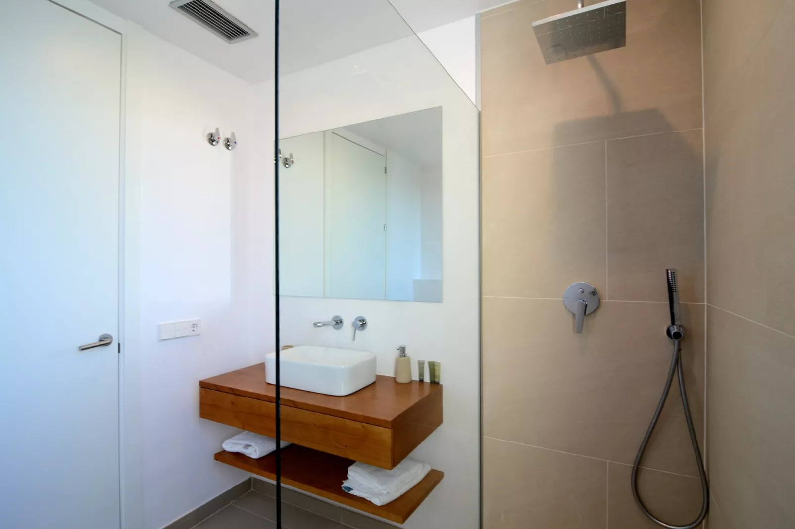 VILLA PINELL-Bathroom