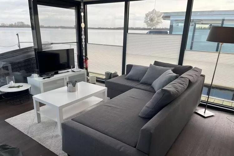 Floating 44 / Boot 4 / 3 Personen-Exterior summer
