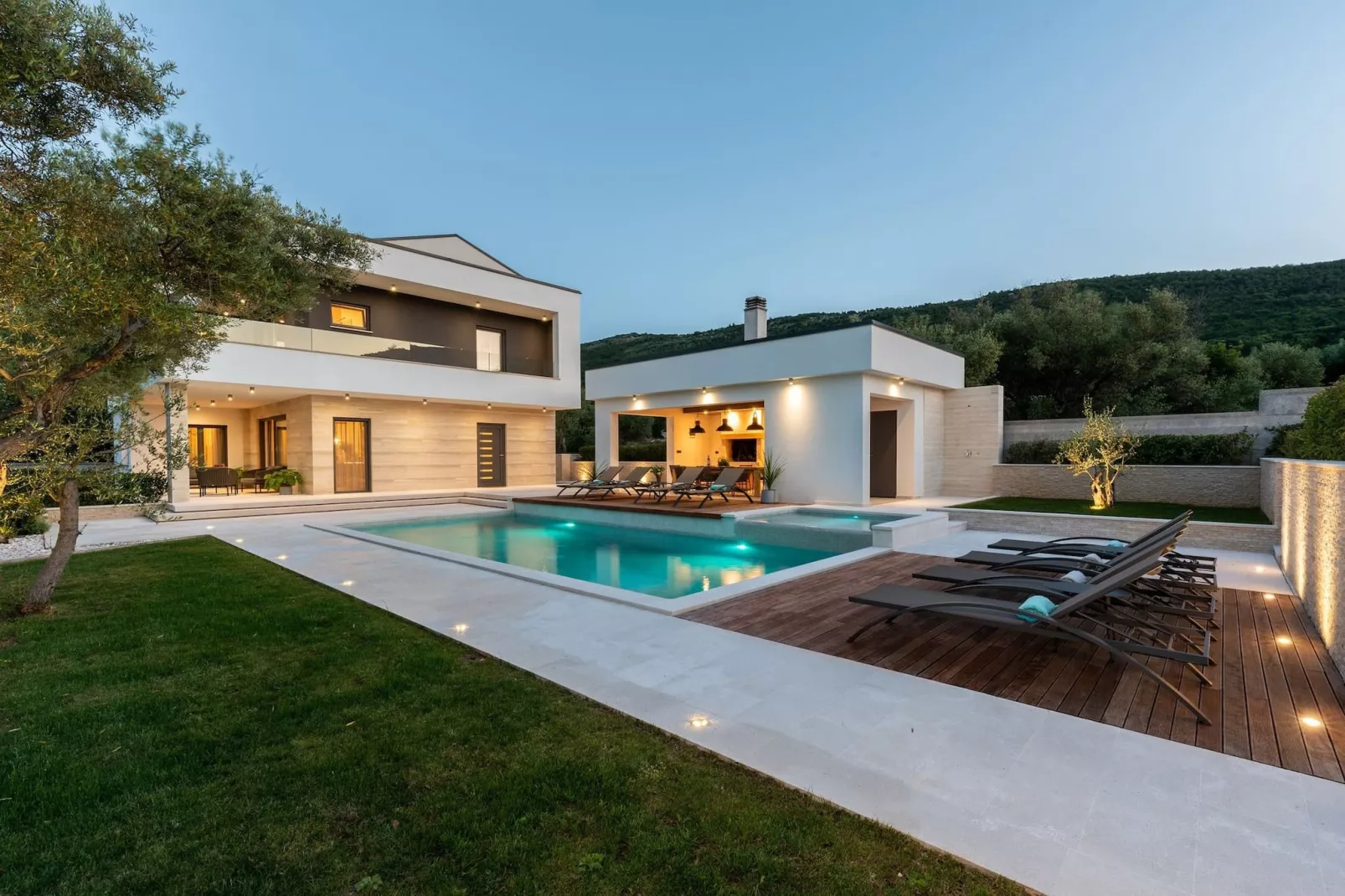 Luxurious Villa Laurea-Outdoor