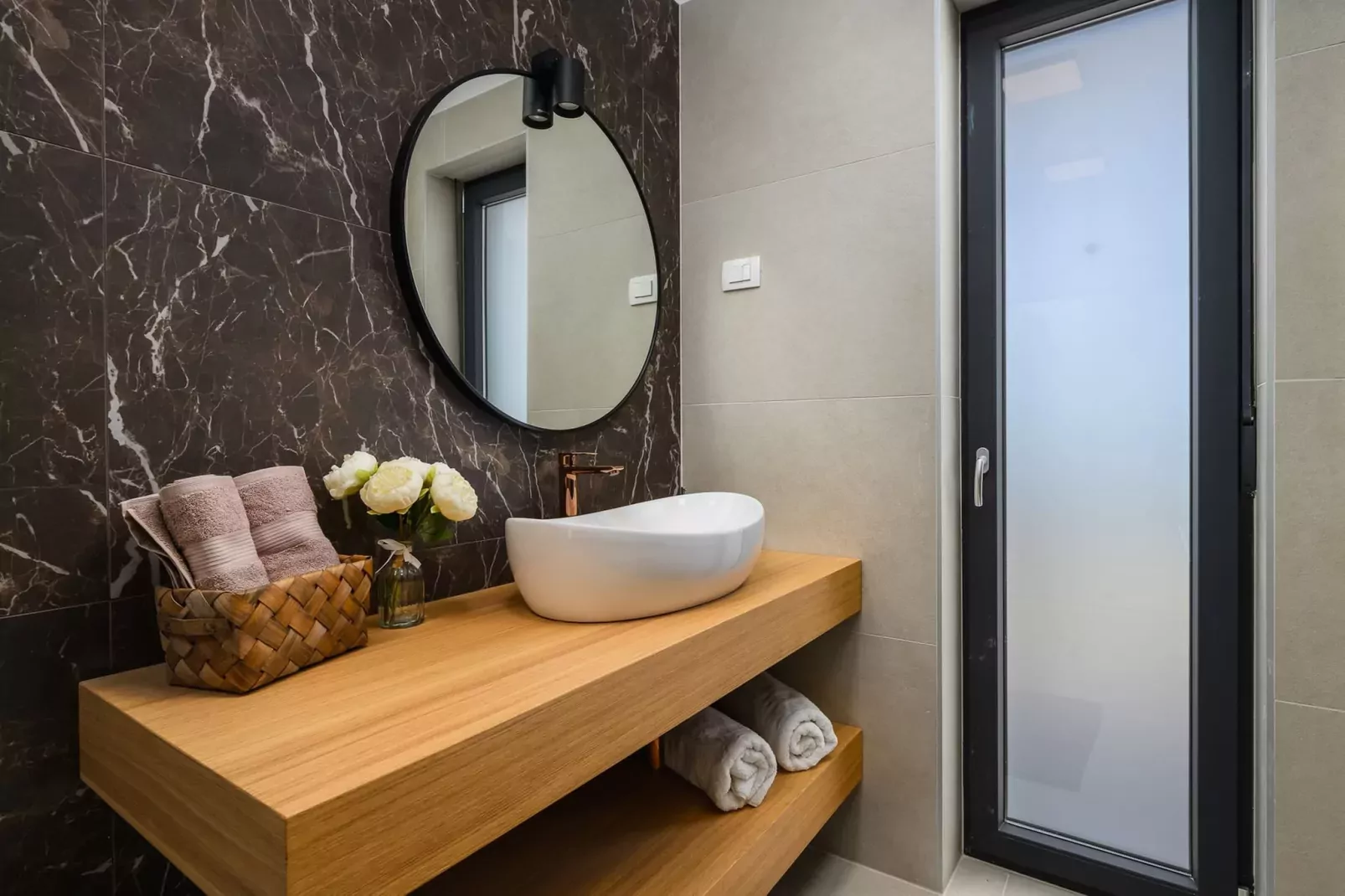 Villa de la Vie with Heated Swimming Pool-Bathroom