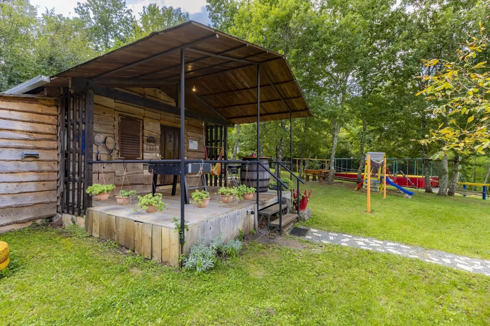 Red House Kraj Drage - Oasis in the Nature-Gärten Sommer