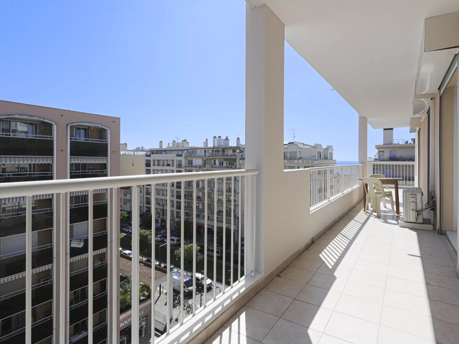 Baie Azur-Outside