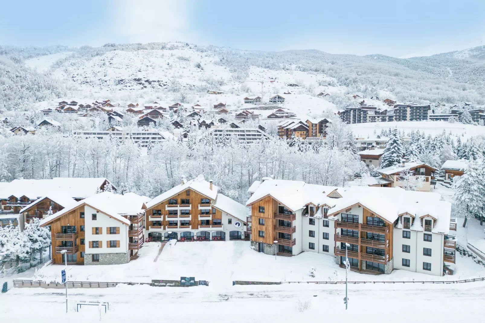 SERRE CHEVALIER Le Cristal Lodge-A38P-Exterior winter