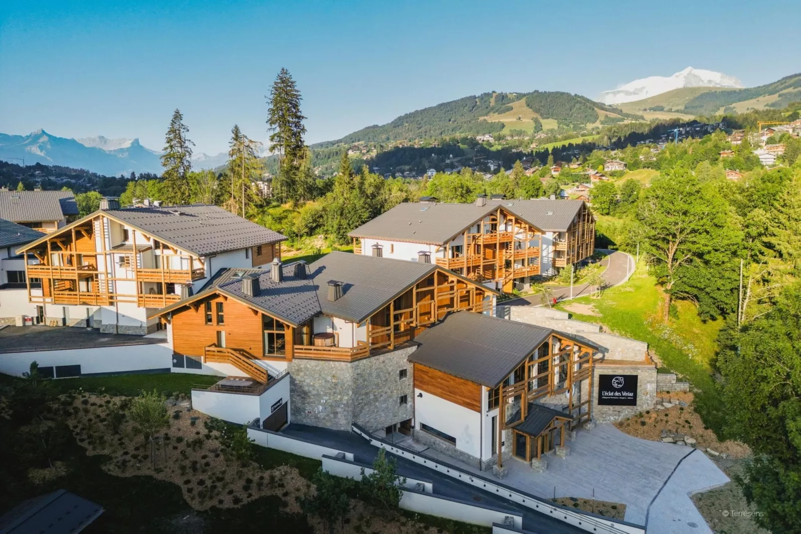 MEGEVE L’Eclat des Vériaz-A24S-Areas summer 1km