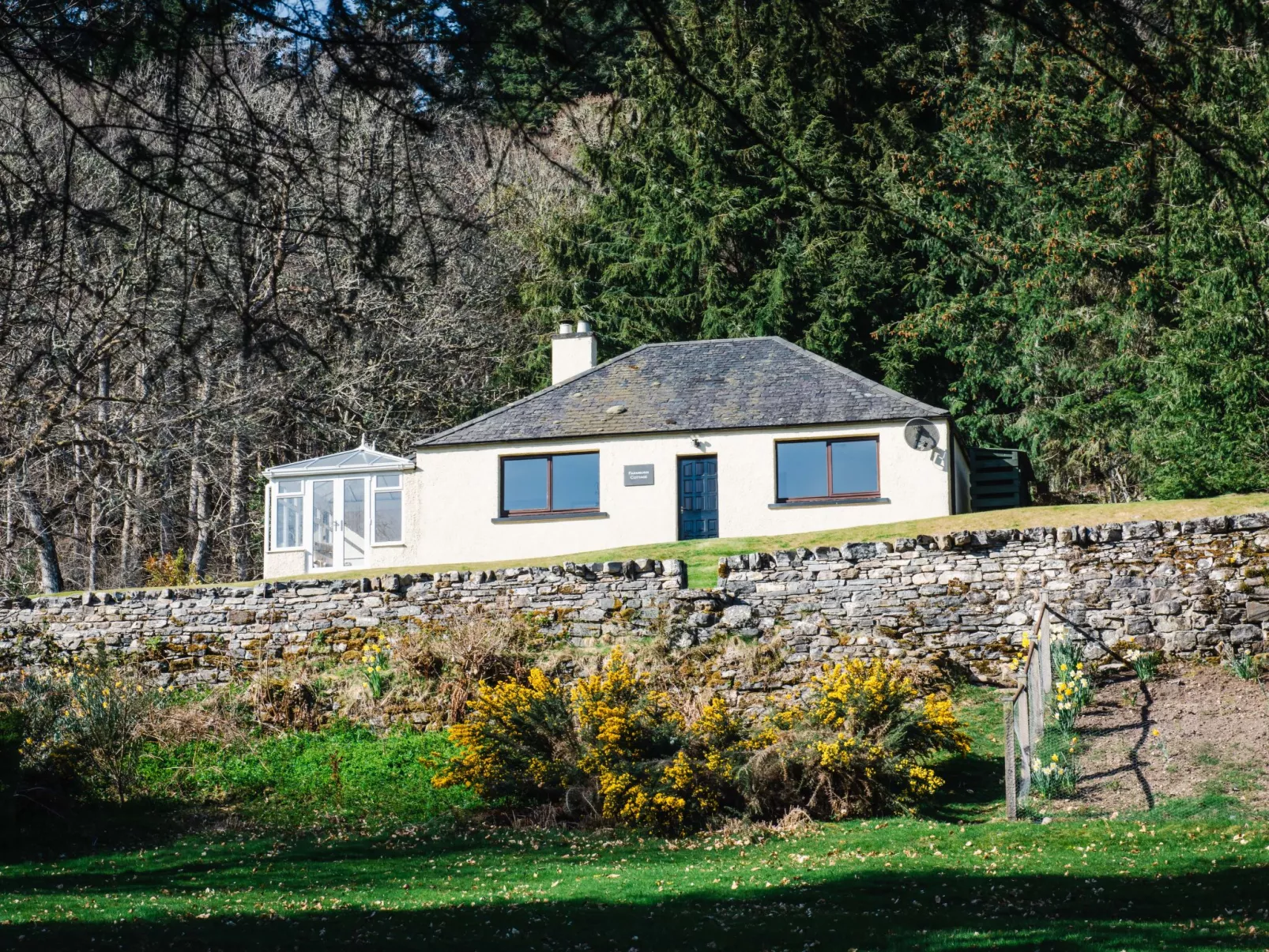 Farmburn Bothy-Outside