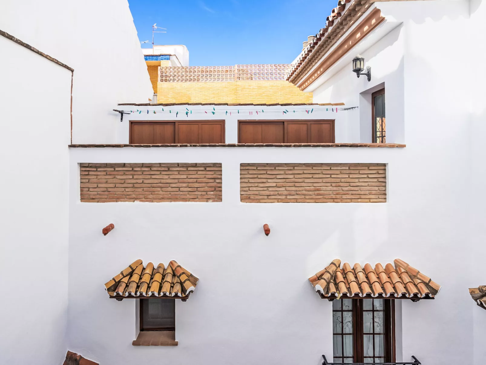 El patio de Lazaro-Draußen
