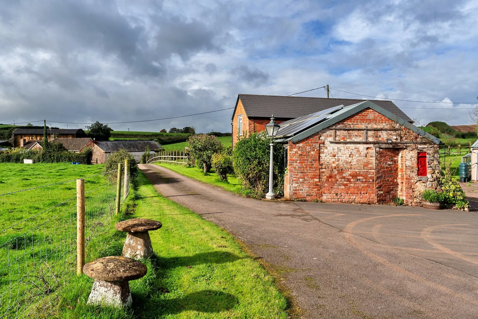 The Barn at Prowses Farm-Areas summer 1km