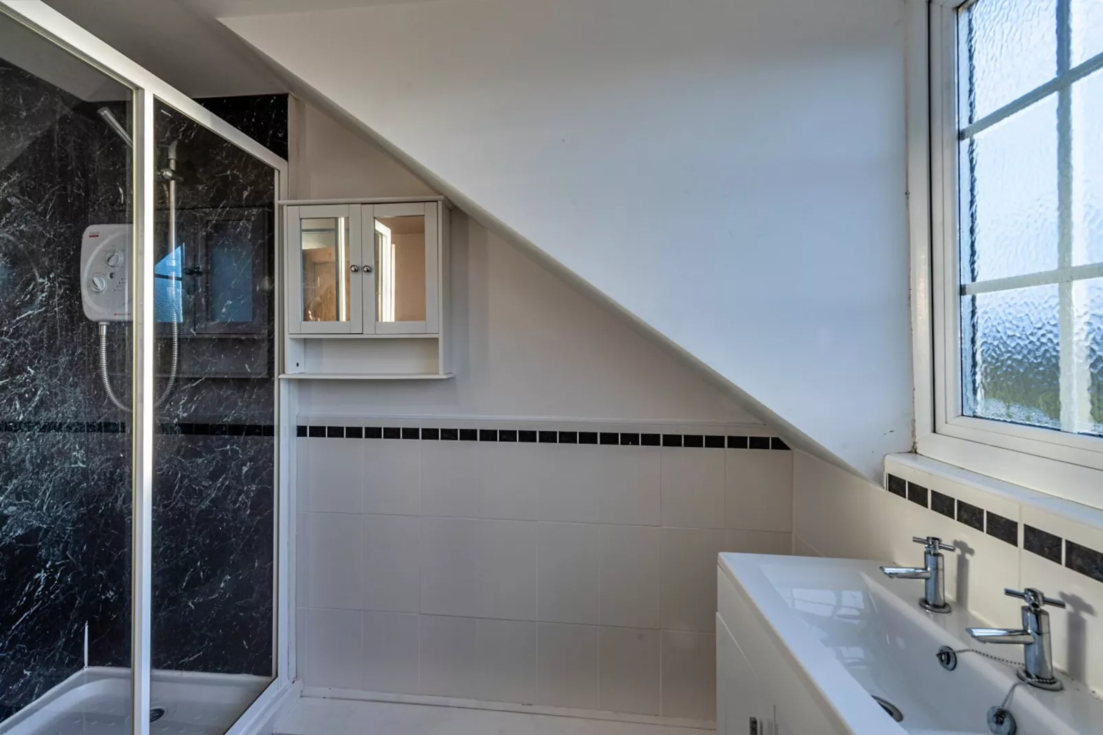 Ty Gwyn Hideaway-Bathroom