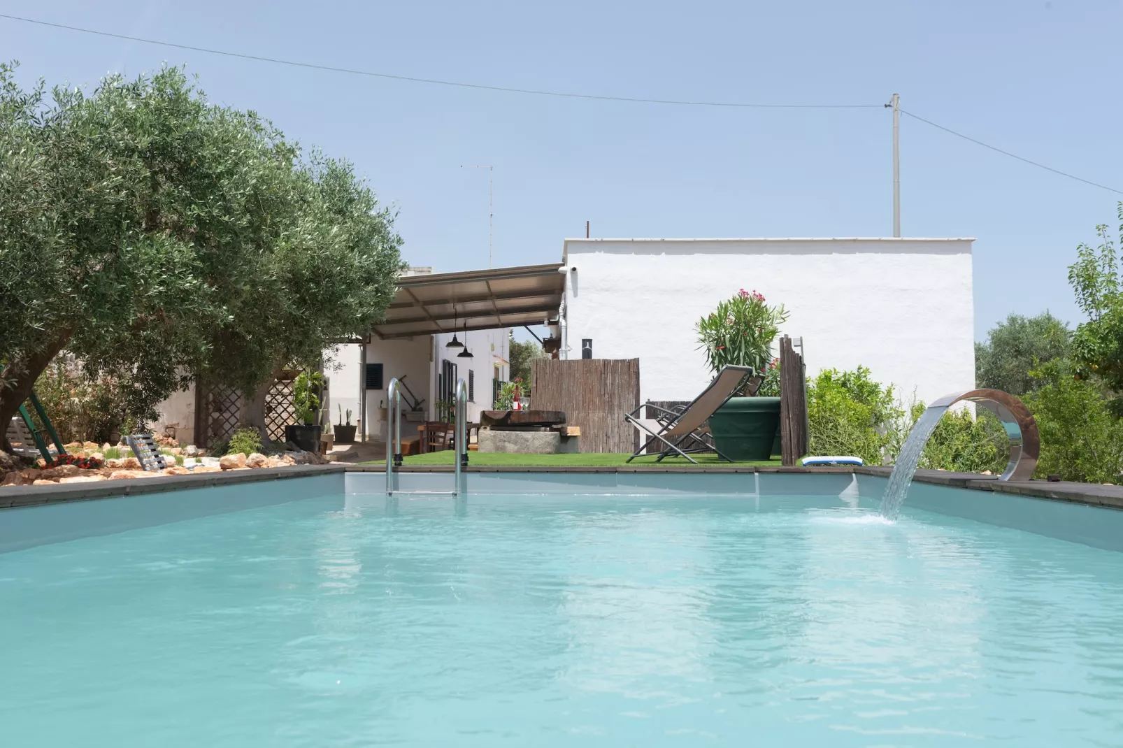 Lamia Papo in Ostuni-Schwimmbad