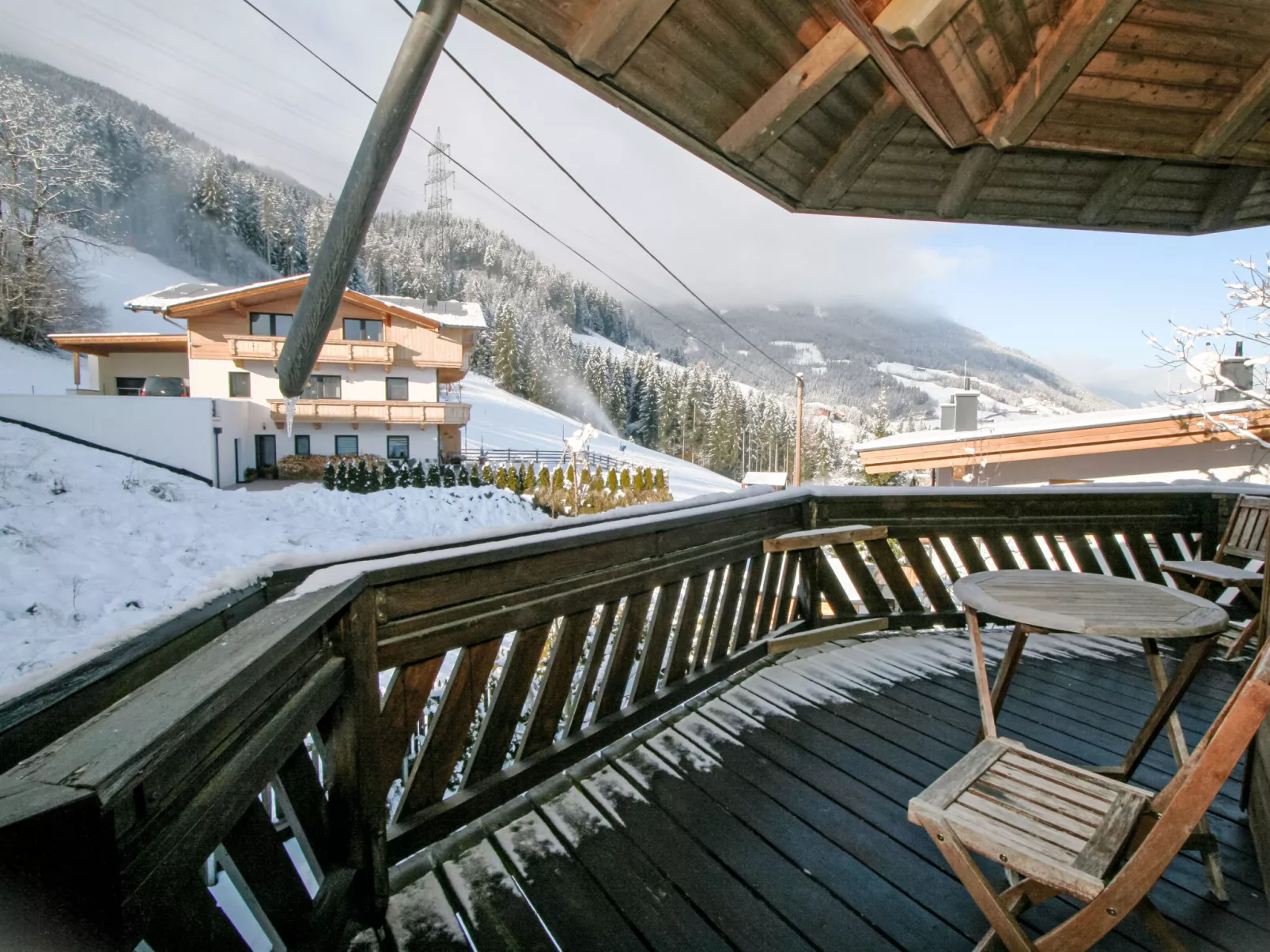 Data.Castle - Ski in Ski out-Outside