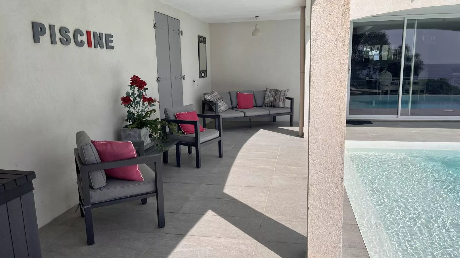 La Meréveil-Terrace balcony