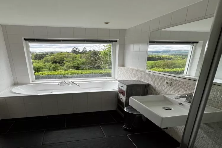 Schöne freistehende Villa mit Sauna in Érezée-Badezimmer