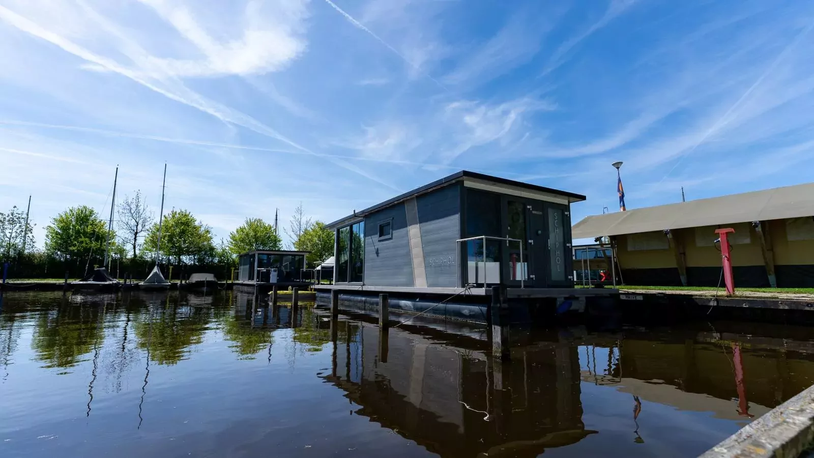 Floating in Heeg-Exterior summer