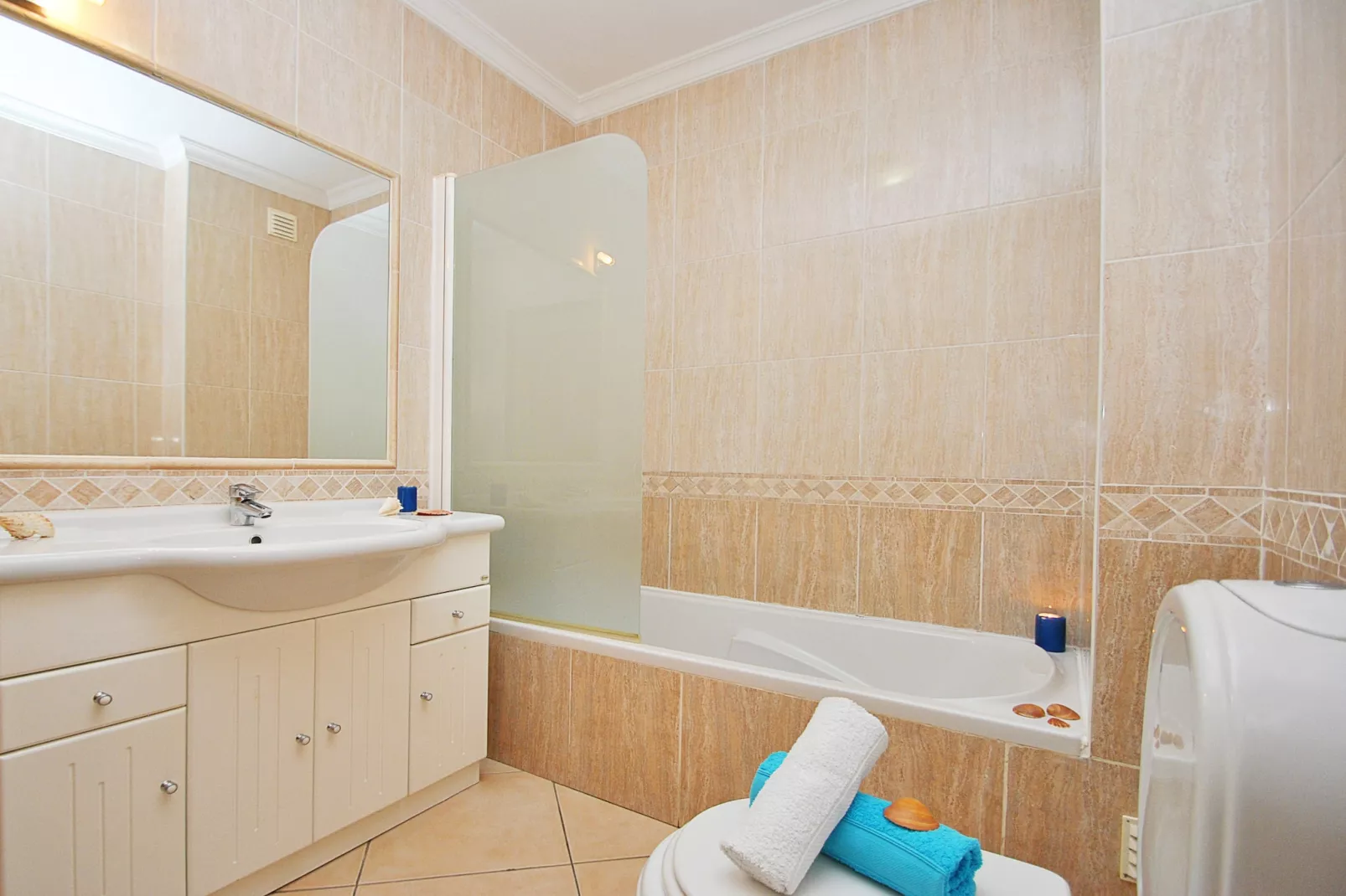 Apartment Paphos-Badezimmer