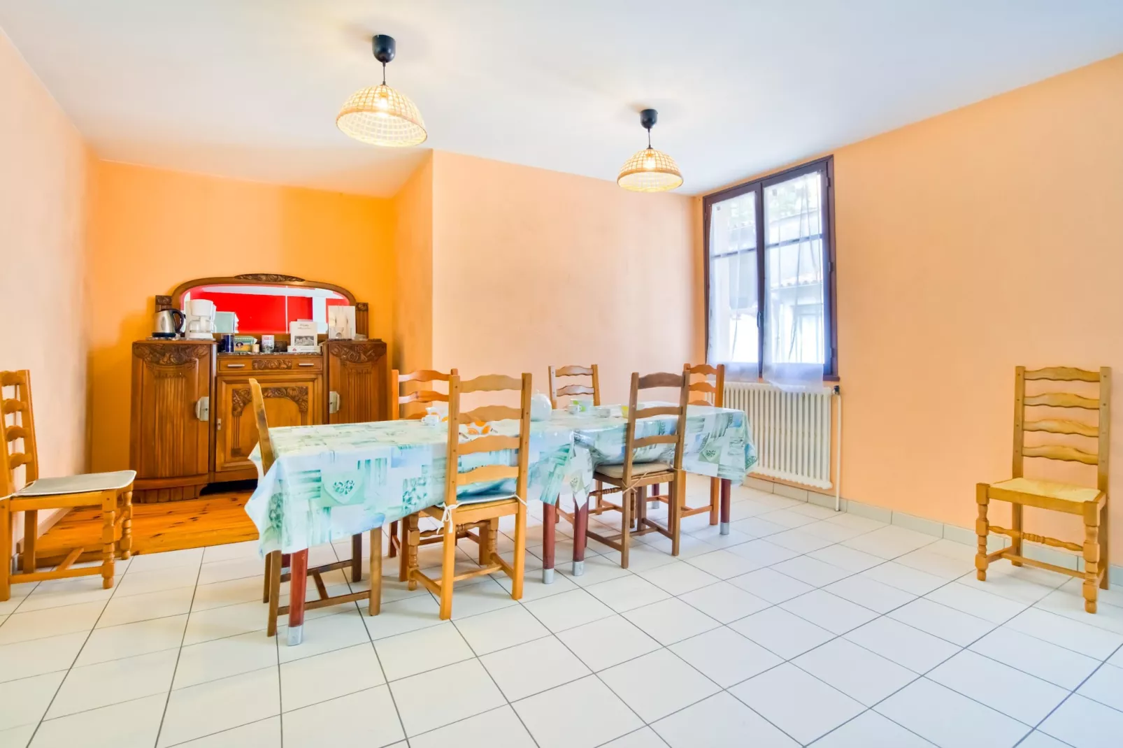 Les Cousinades-Dining room