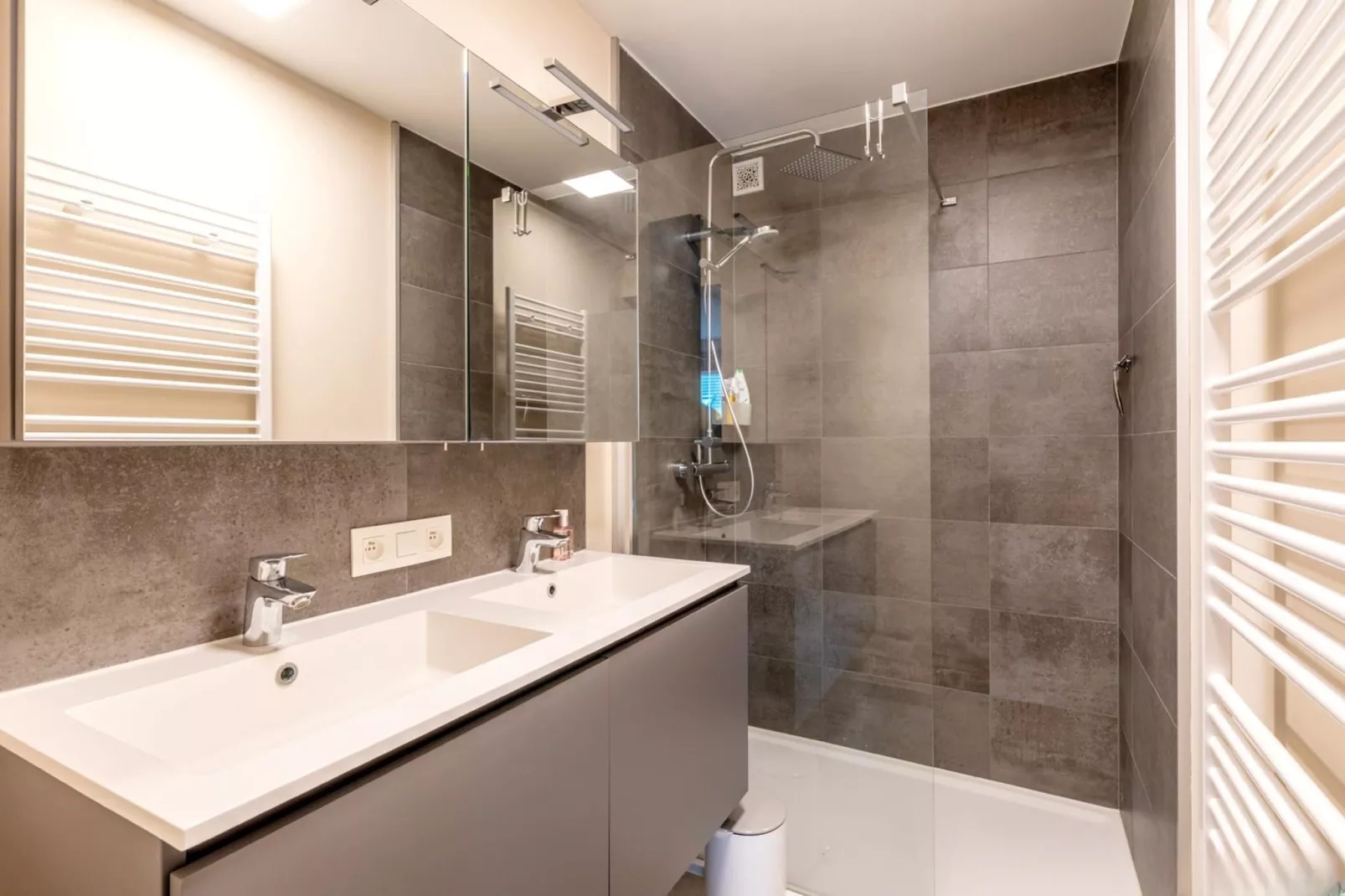 Le Roulis 0501-Badezimmer