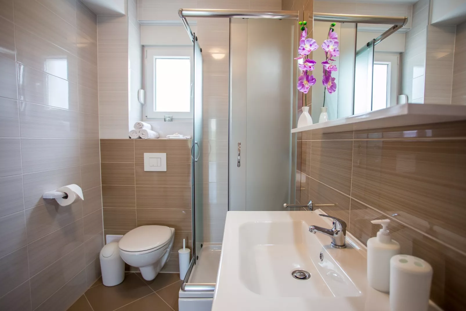 Enelani 1-Badezimmer