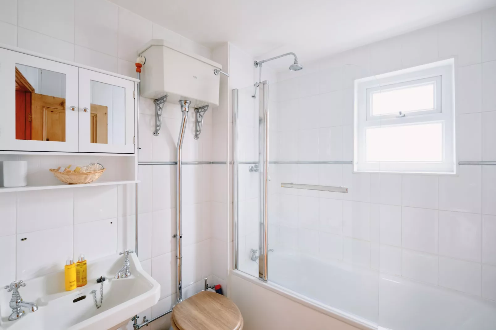 Scallop Cottage-Bathroom