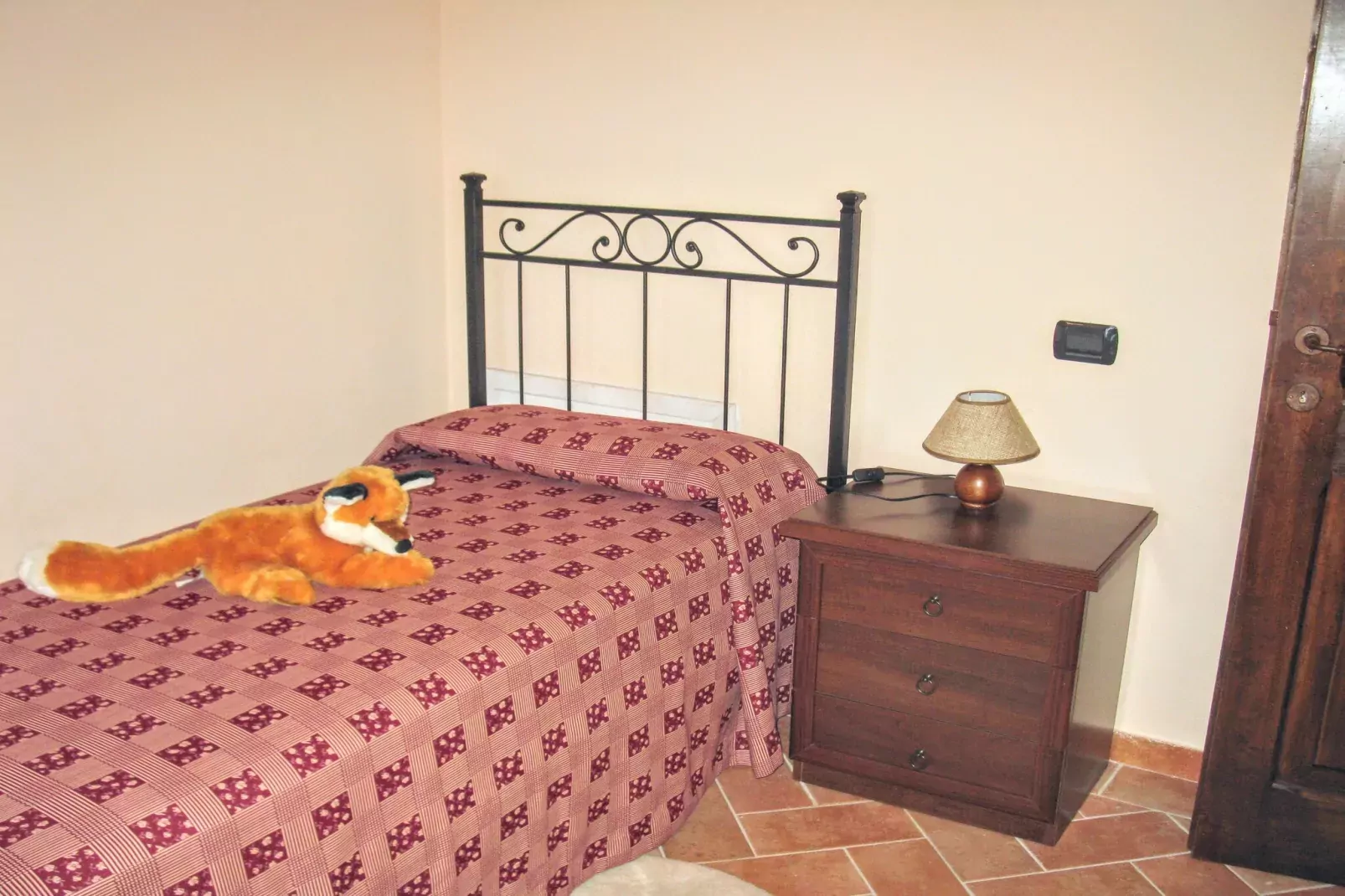 Fuoco-Bedroom