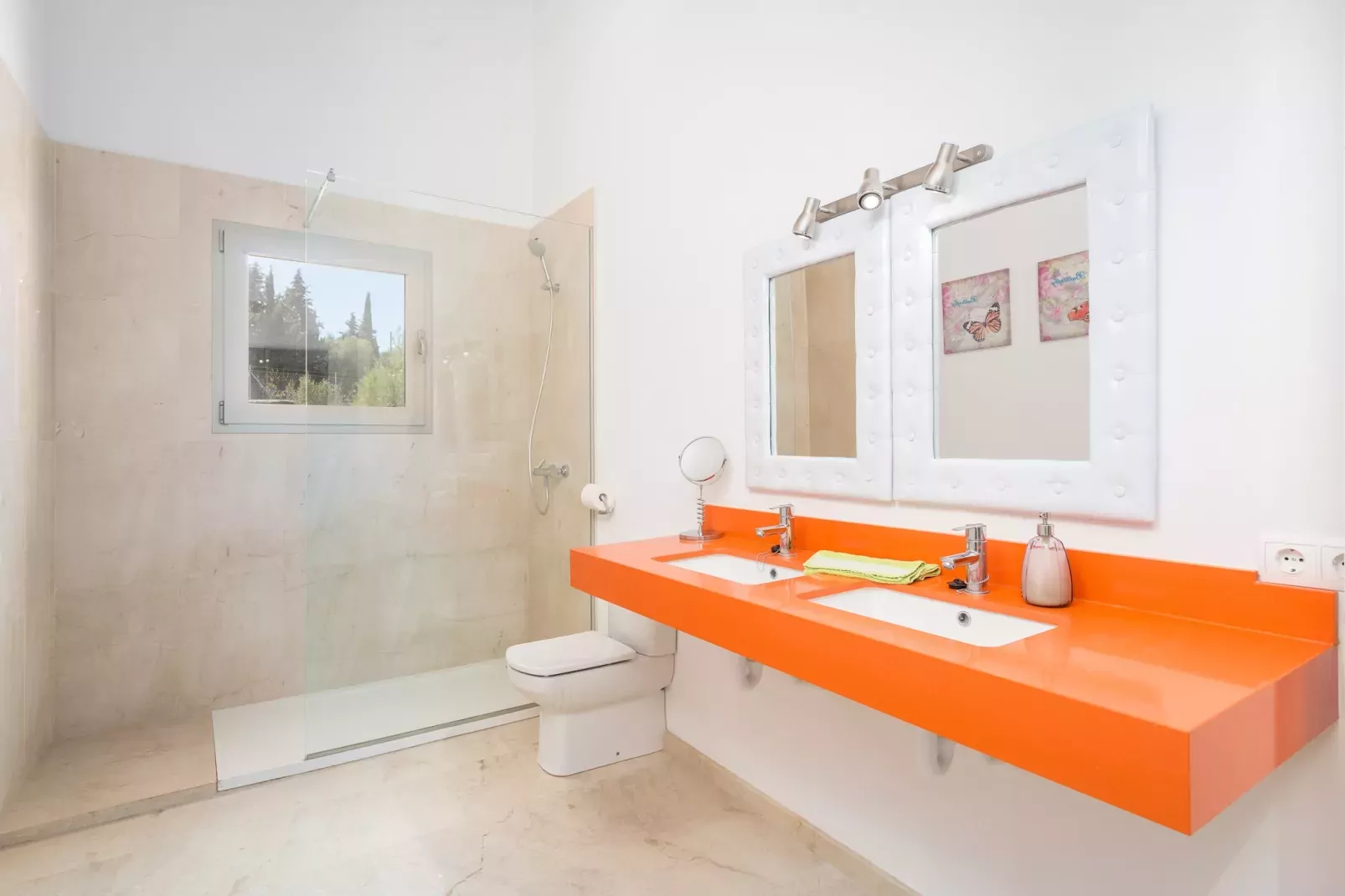 Can Brivo-Bathroom