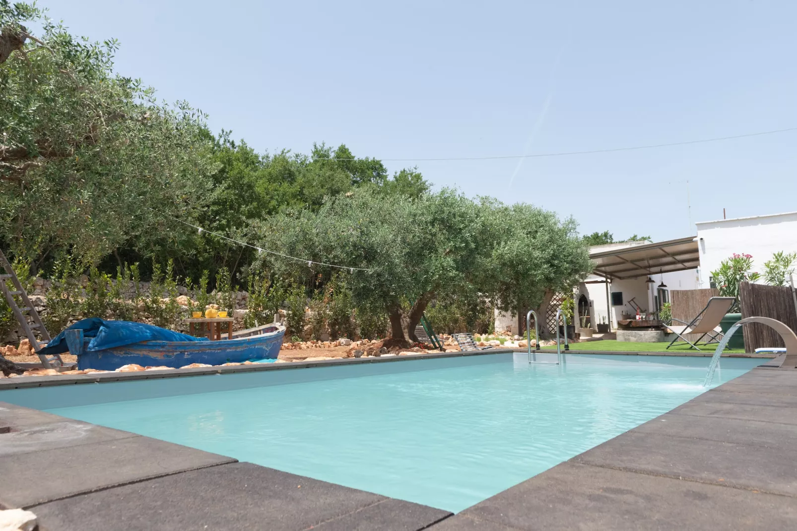 Lamia Papo in Ostuni-Schwimmbad