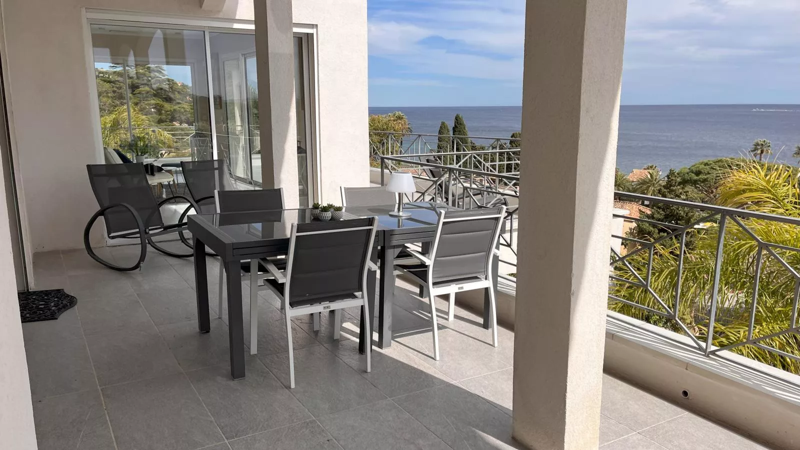 La Meréveil-Terrace balcony