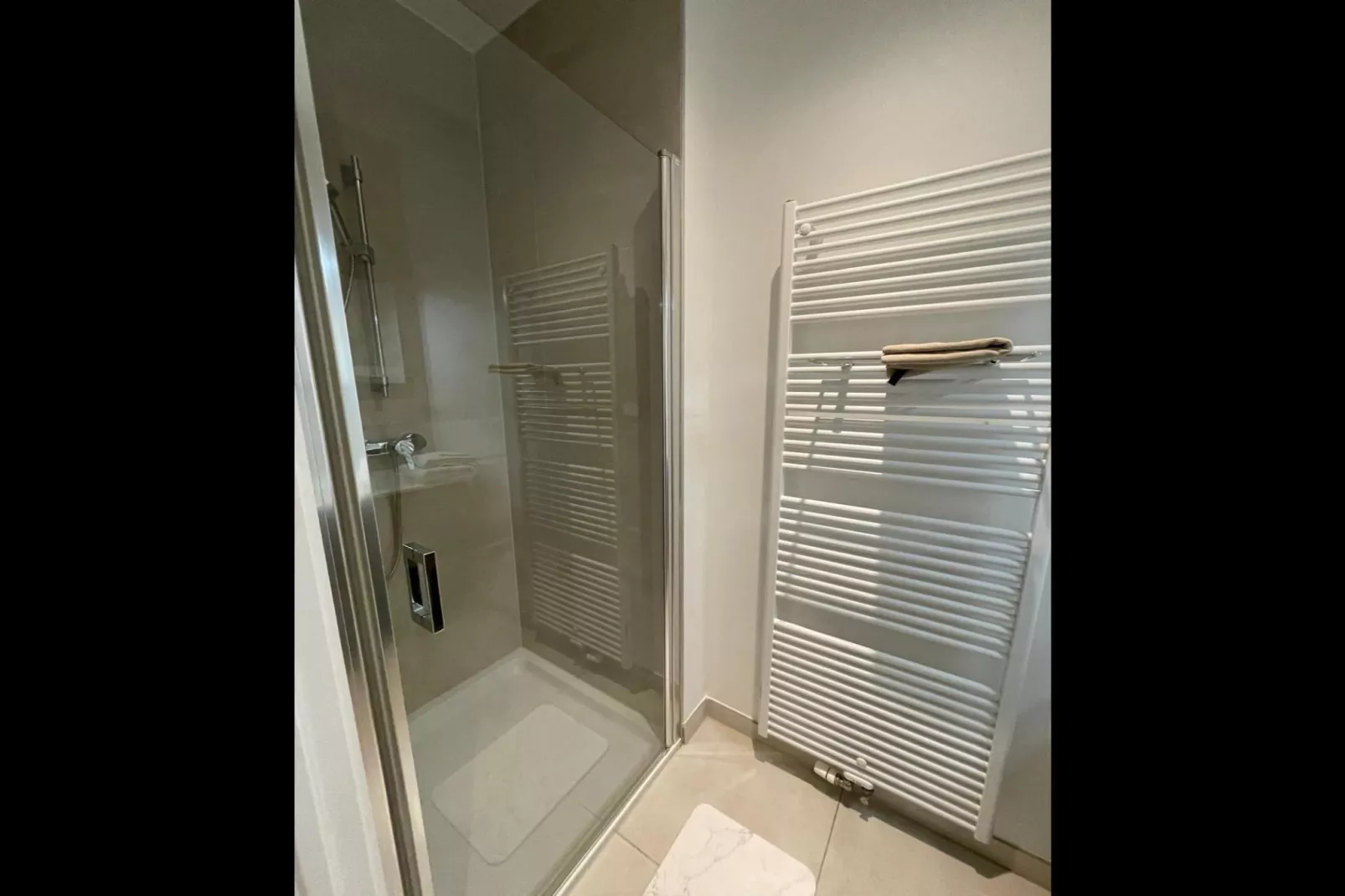 Luxe appartement Montoyer-Bathroom