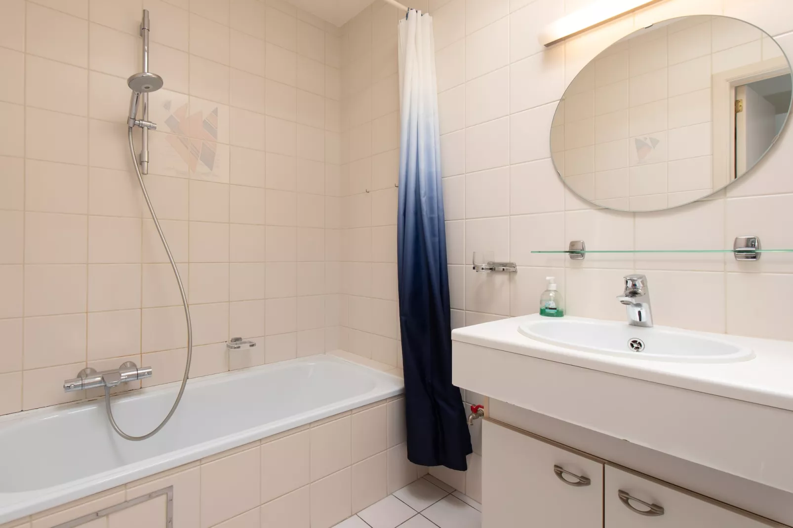 ZANDBK1 1001/ TV10-Badezimmer