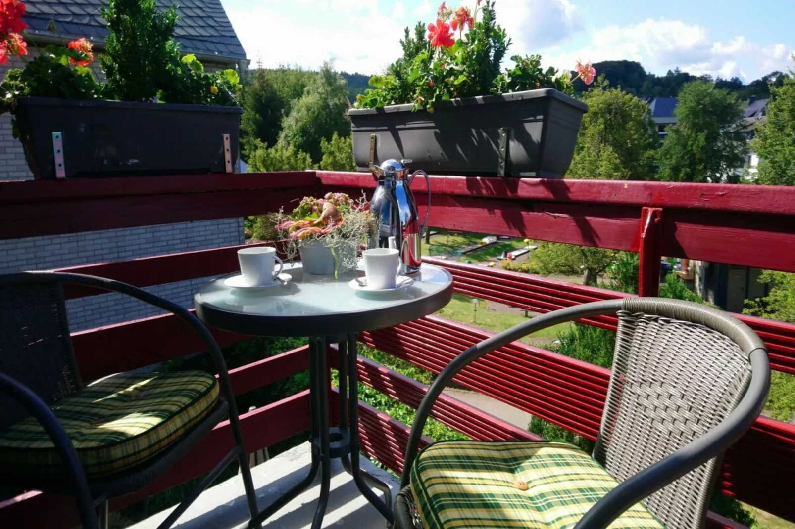 202645-Terrassenbalkon
