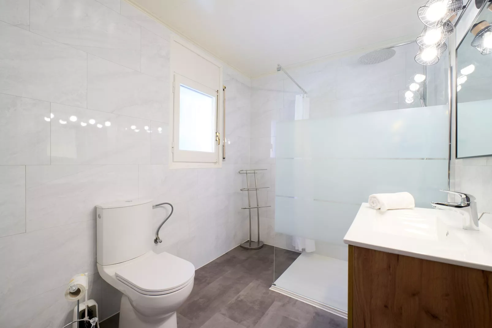 Tordera 18-Badezimmer