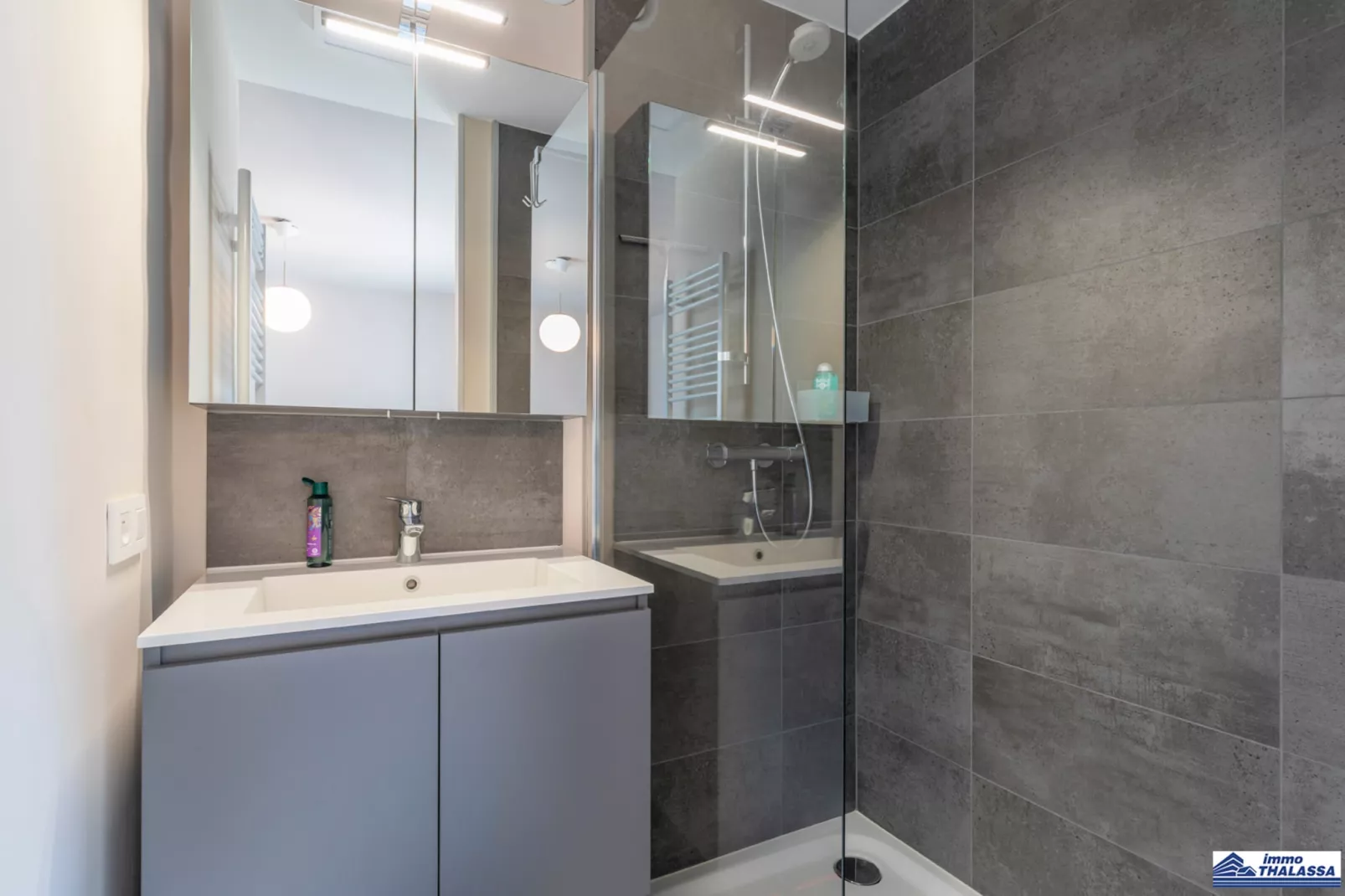 Le Roulis 0501-Badezimmer
