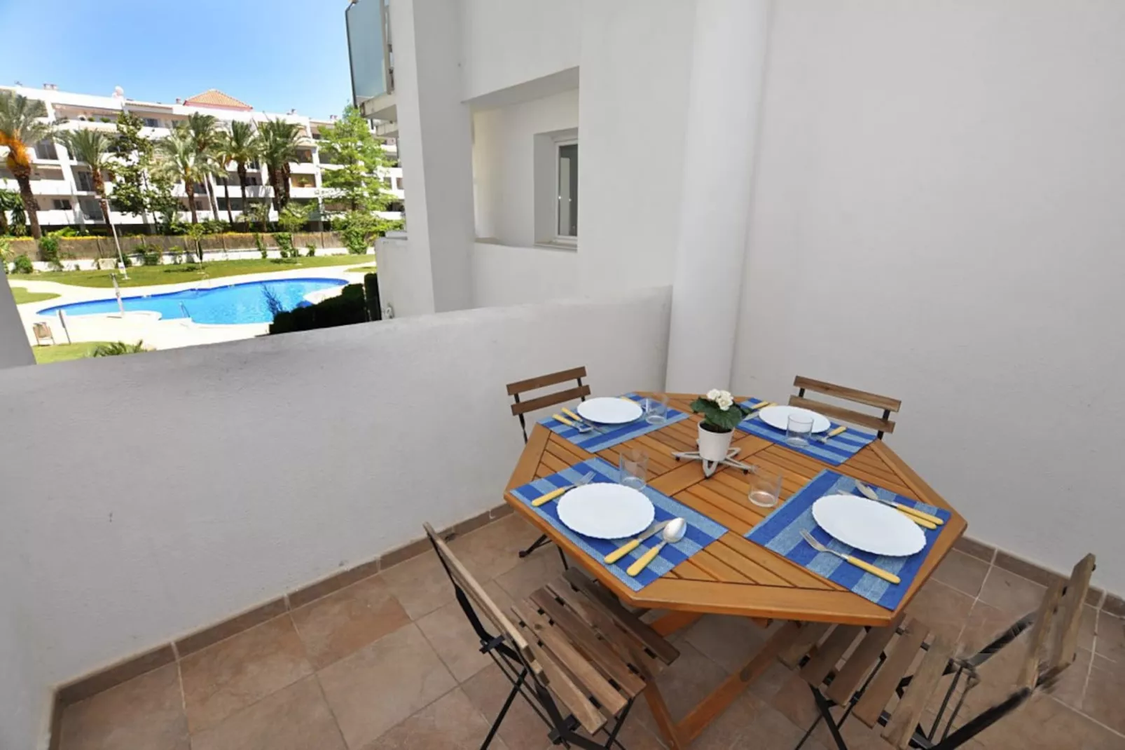 1125 ROYAL MARINE vista Piscina-Terrasse