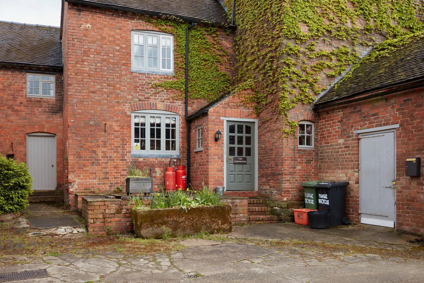 The Farmhouse-Outdoor