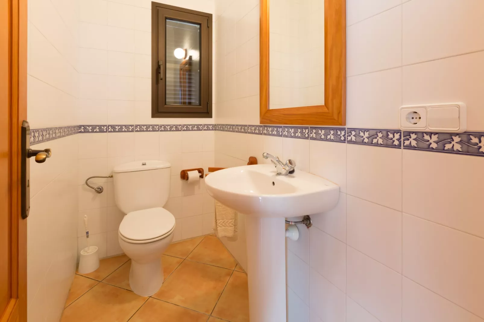 Sa Roca Blanca-Bathroom