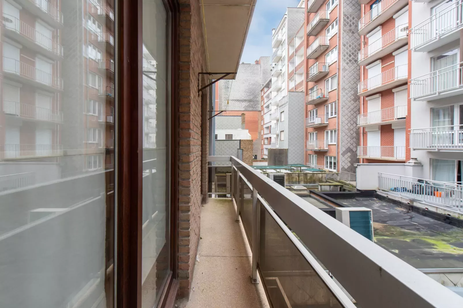 METROP02 0202/ 2A-Terrace balcony