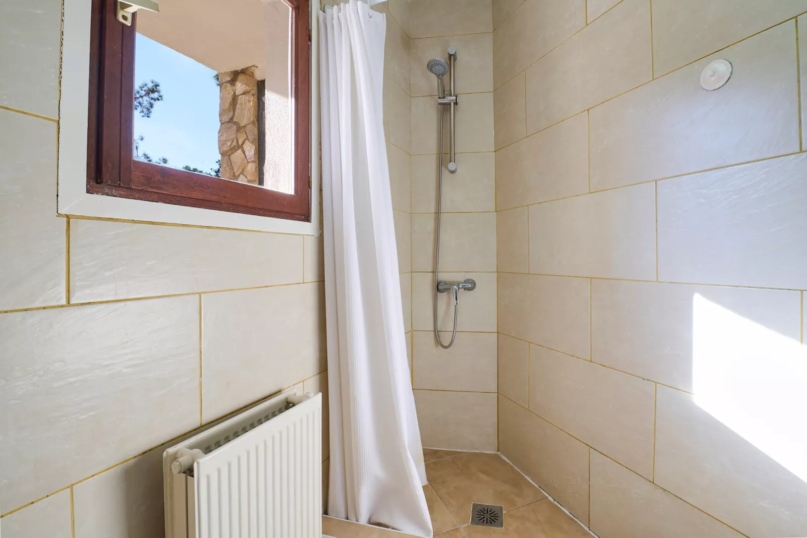 Tordera 18-Badezimmer