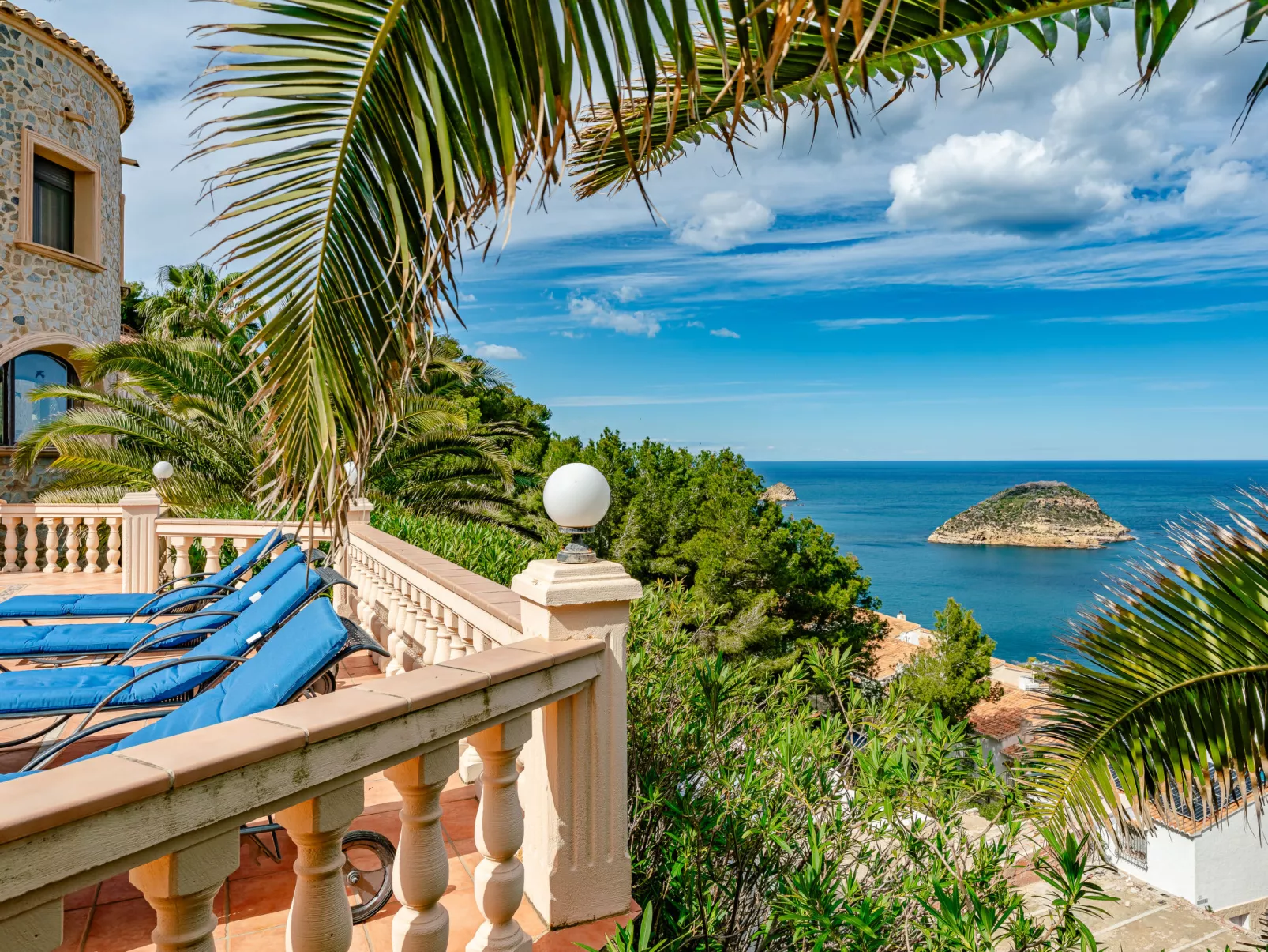 Castillo al Mar-Outside