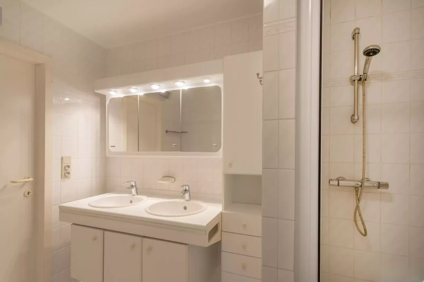 Quo Vadis 0501 + garage 83-Salle de bain