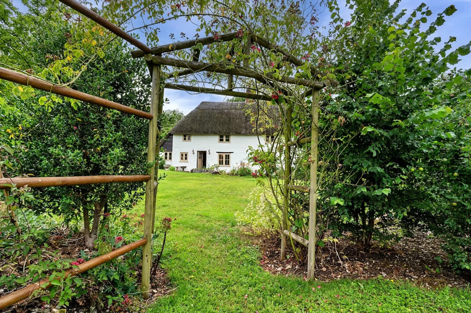 The Thatch at Winterborne Houghton-Areas summer 1km