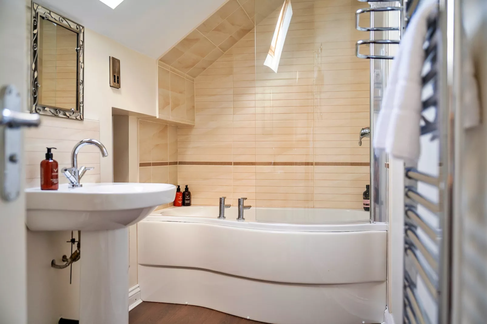 Loxley House-Bathroom