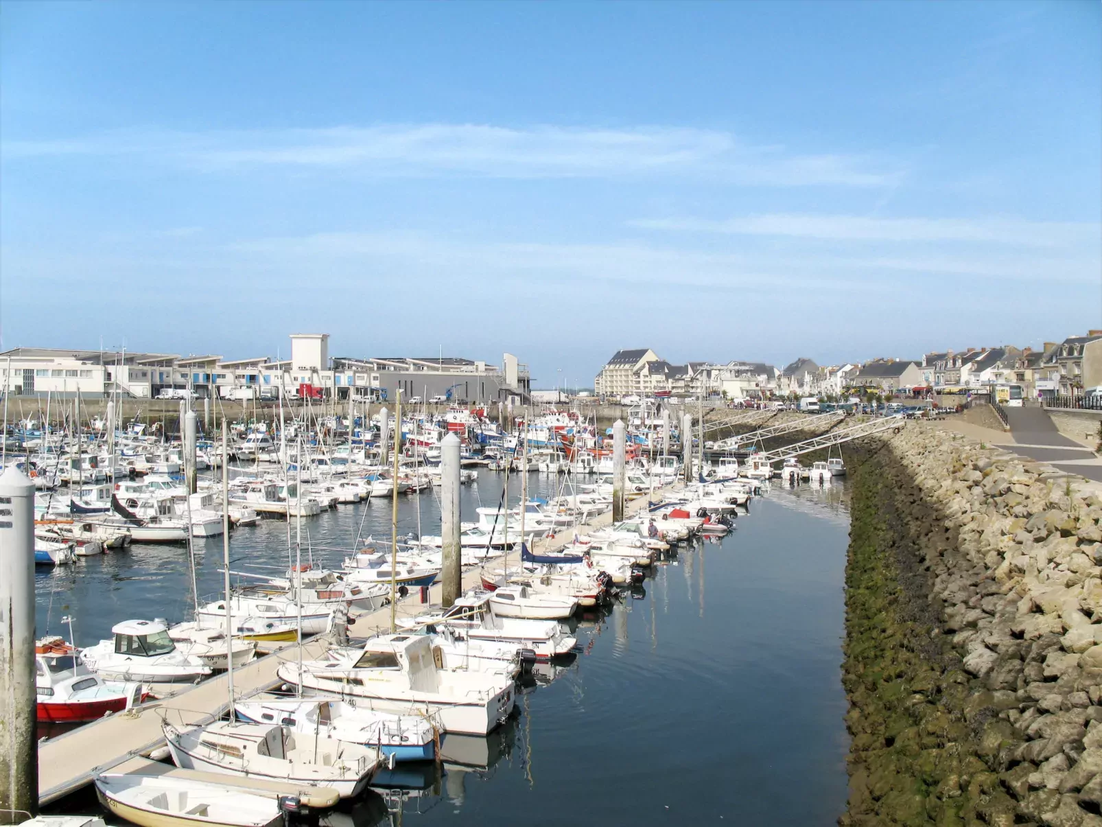 Plage, port et commerces à 2 pas-Area