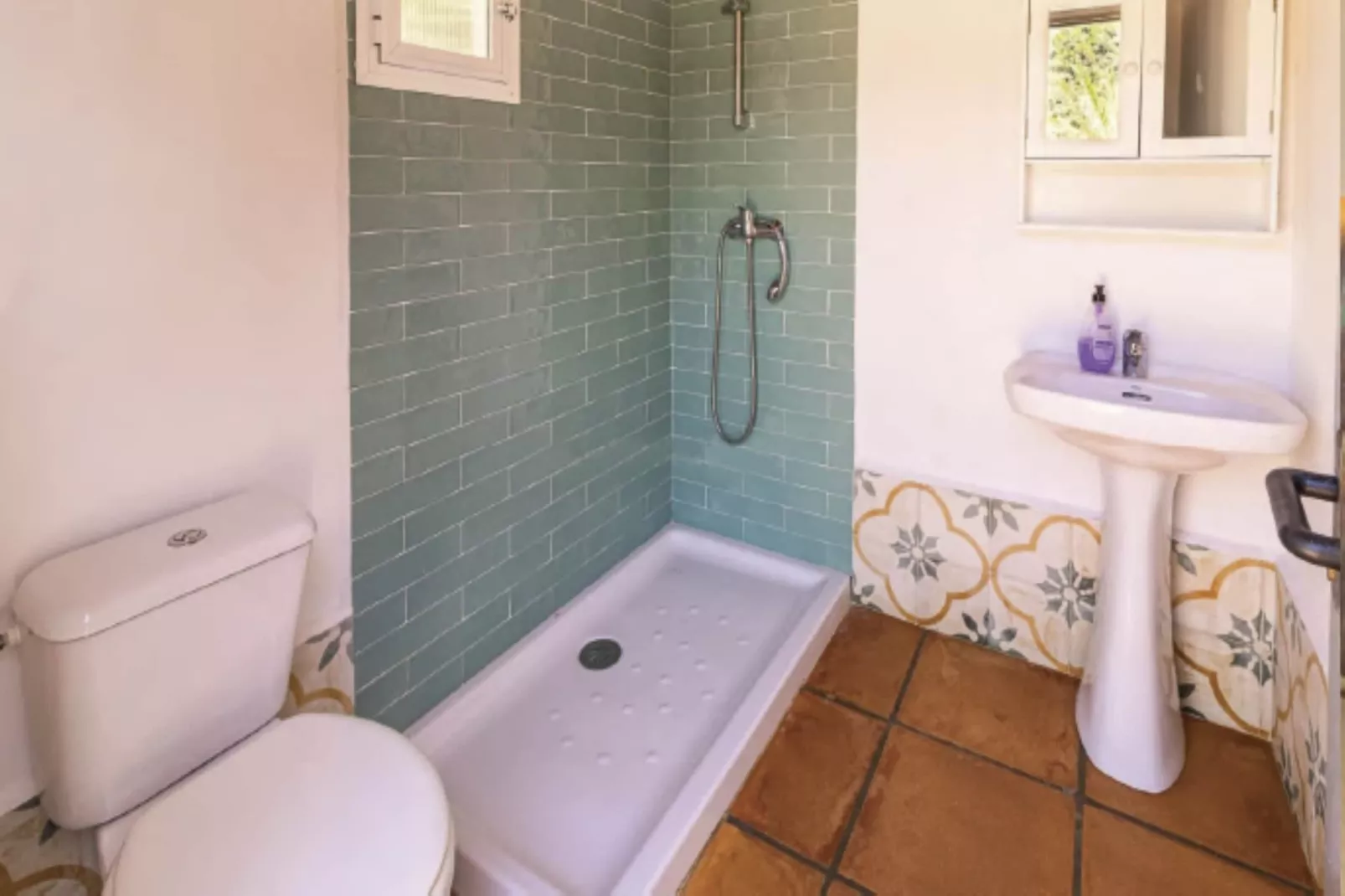 Casa Rural Los Menestrales-Bathroom