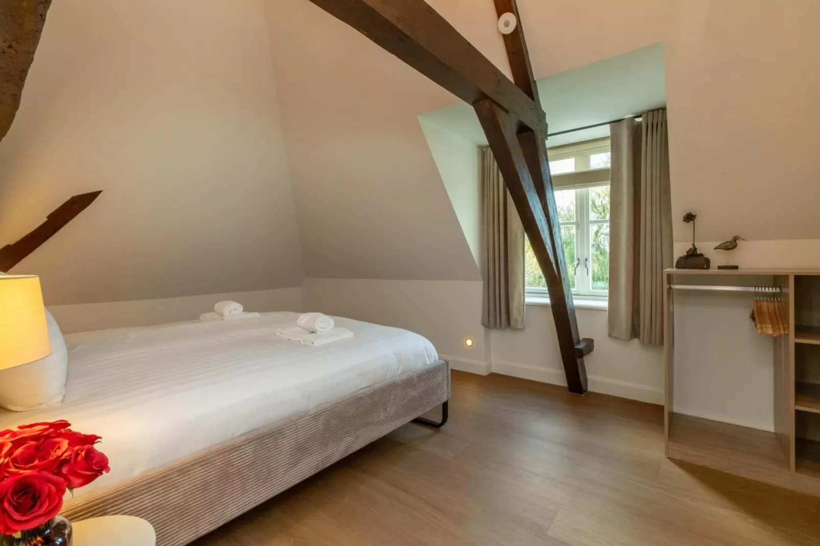 Vakantiehuis 'Boerderij Molenhof' - Stationsweg 5  Heinkenszand-Bedroom