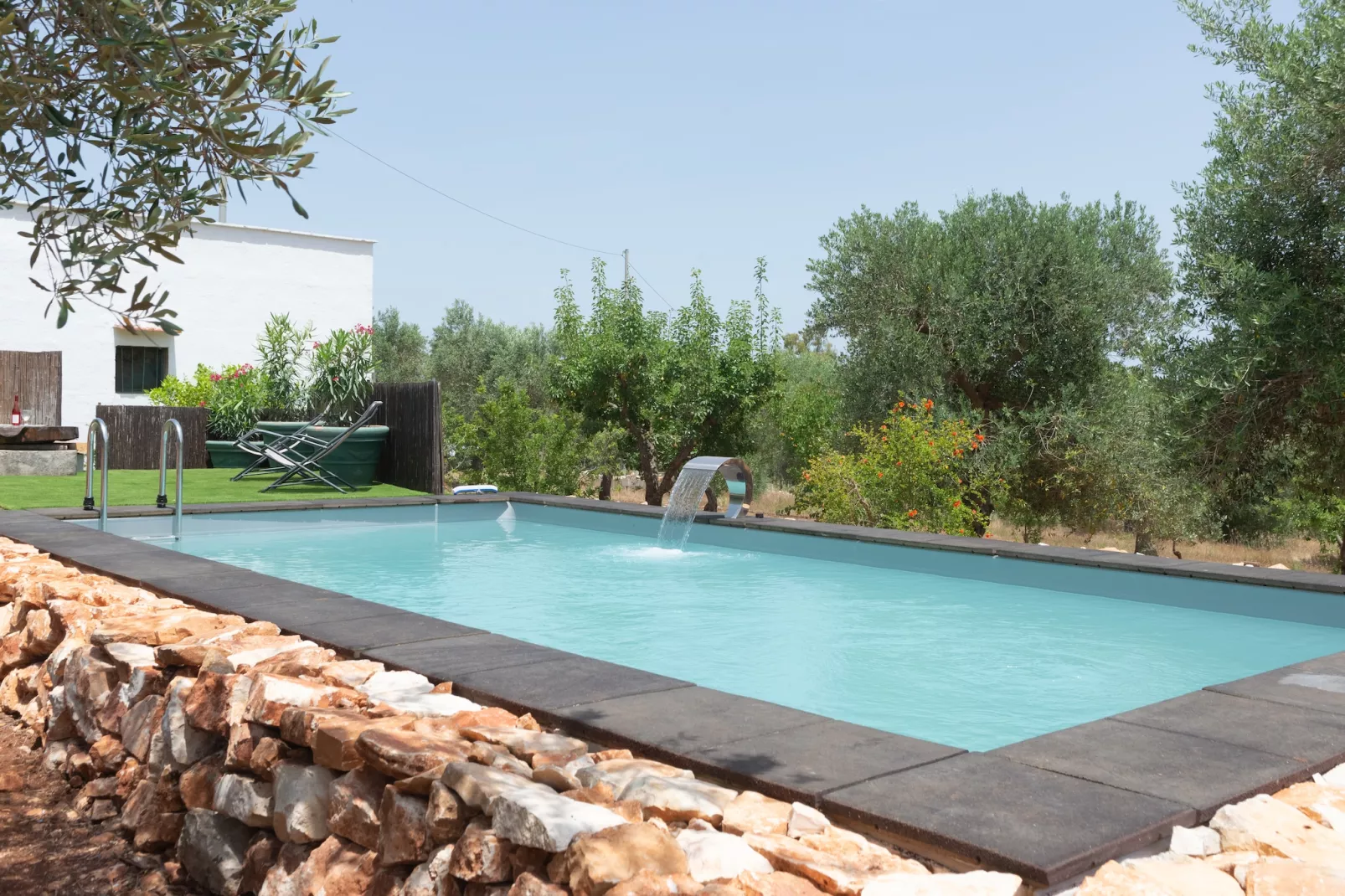 Lamia Papo in Ostuni-Schwimmbad