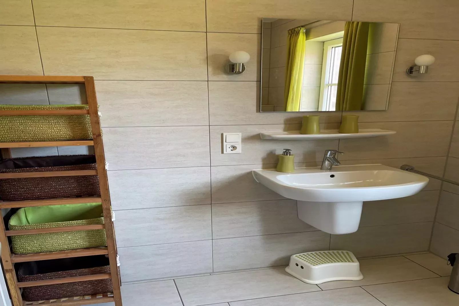 Katamaran II mit Haustier-Bathroom